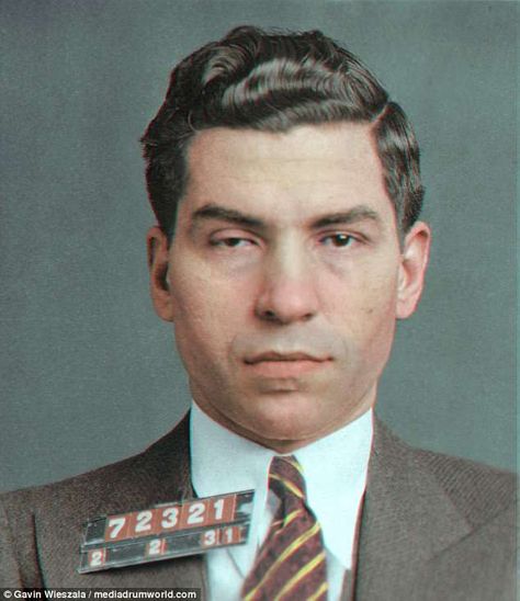 Lucky Luciano is considered the father of modern organized crime in the United States. He was also the first official boss of the modern Genovese crime family. Italian Mobsters, Lucky Luciano, Mafia Style, Real Gangster, Mob Boss, Italian Mafia, Mafia Gangster, Wise Guys, Mug Shot