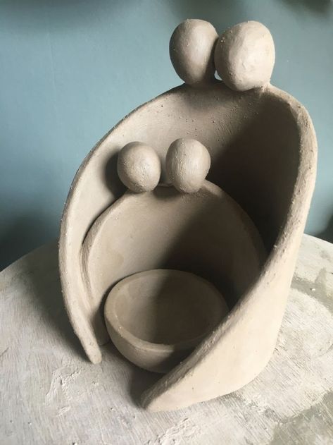 Clay Art For Mom, Family Sculpture Ideas, Clay Mug Ideas Easy, Easy Sculpture Ideas Clay, Easy Sculptures, Ceramic Art Easy, Easy Clay Sculpture Ideas, Ceramica Gres Ideas, Easy Ceramics Ideas Pottery