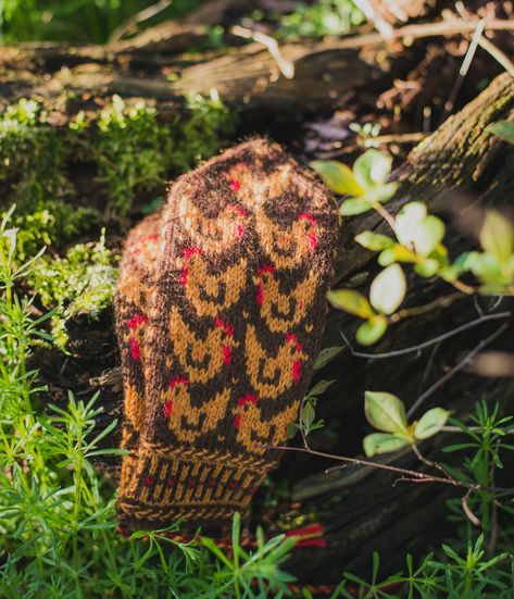 Little Red Hen Mittens [Knitting Pattern] – RDP Knits Mittens Knit, Colorwork Chart, Knitted Mittens Pattern, Little Red Hen, Red Hen, Colorwork Knitting, Mittens Pattern, Dk Weight Yarn, Knit In The Round