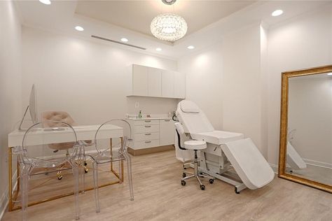 Dc Plastic surgery boutique | Interior Design Portfolio Medical Office Decor, Esthetician Room Decor, Dental Office Design Interiors, Kedokteran Gigi, Esthetics Room, Spa Room Decor, Medical Office Design, Salon Suites Decor, Clinic Interior Design