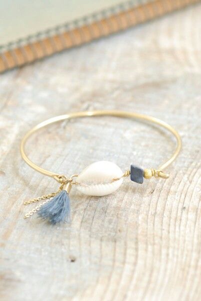 Alex And Ani Bracelets, Gold Bead Bracelets, Bohemian Bracelets, A Bracelet, Shell Jewelry, Stone Gold, Bijoux Diy, Diy Bracelets, Ring Verlobung