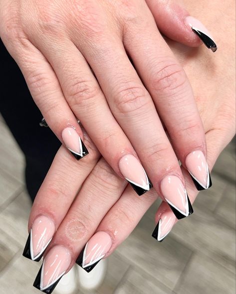 Angular French Tip, White French Tip Triangle, Black French Top Nail Designs, French V Nail Designs, White French Tip Nails Triangle, Black French Tip With White Line, French Tip Triangle Nails, Triangle Tip Nails, Criss Cross French Tip Nails