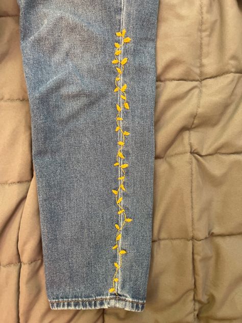 Blue Jeans Embroidery Ideas, Embroidered Ripped Jeans, Jean Embroidery Grunge, Pant Leg Embroidery, Embroidery On Ripped Jeans, Jeans Embroidery Aesthetic, Embroider Jeans Ideas, Embroidery On Jeans Pants, Jean Embroidery Ideas