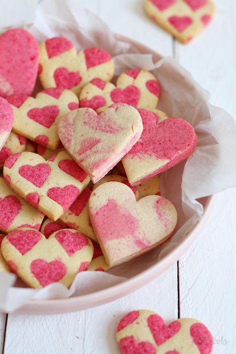 Valentine’s Day Heart Cookies | Bake to the roots Valentines Recipes Desserts, Valentines Baking, Pink Cookies, Blue Cookies, Paint Cookies, Valentine Desserts, Valentines Day Food, Chocolate Delight, Seasonal Treats