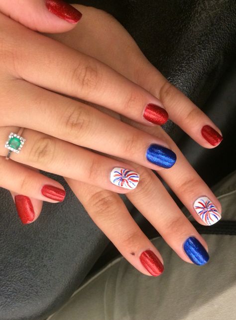 Red White And Blue Nails Fireworks, White July 4th Nails, Fourth Of July Fireworks Nails, Fourth Of July Manicure Ideas, Sns 4th Of July Nails, Red White Blue Firework Nails, Red White And Blue Nails Glitter, Red White And Blue Pedicure Ideas, Glitter Red White And Blue Nails