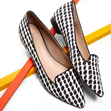 Black And White Flats, Trending Womens Shoes, Flats Shoes Comfortable, Black And White Shoes, Comfortable Flats, White Flats, Sole Society, Pretty Shoes, Shoe Lover