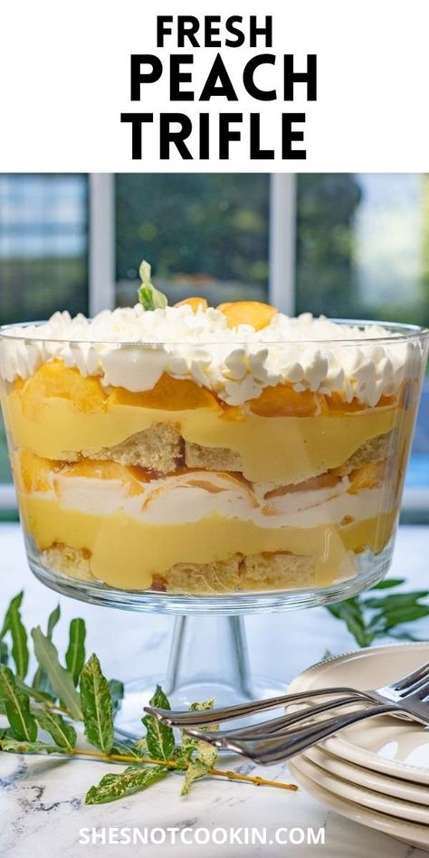 Fresh Peach Trifle, Peach Cobbler Layer Cake, Peach Trifle Recipes, Peach Trifle Desserts, Peaches And Cream Cake Easy, Fresh Peach Trifle Recipes, Peaches And Cream Trifle, Peach Trifle, Trifle Cake