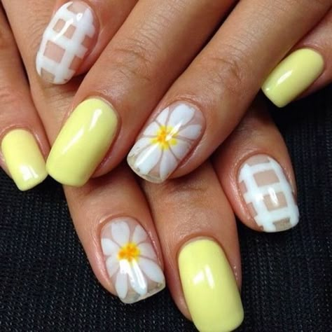 summer nails with daisies negative space manicure Daisy Nail Art, Unghie Nail Art, Nails Yellow, Fingernail Designs, Gel Nail Art Designs, Daisy Nails, Floral Nail Art, Spring Nail Art, Nail Polish Designs