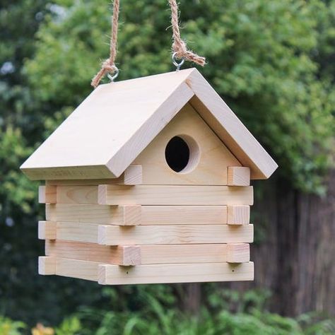 Rustic Bird Feeders Diy, Small Bird Houses Diy, Wood Bird Houses Diy, Wood Birdhouses Diy, How To Make A Bird House, Bird Boxes Ideas, Diy Birdhouse Easy, Simple Bird Houses, Wooden Projects Diy