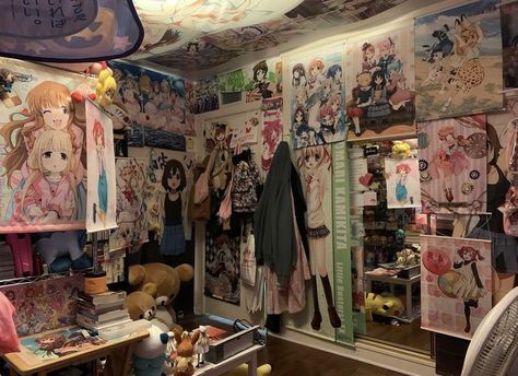 Animecore Room, Vibe Bedroom, Gothic Decor Bedroom, Magical Room, Otaku Room, Cute Bedroom Ideas, Messy Room, Room Goals, Cute Room Ideas