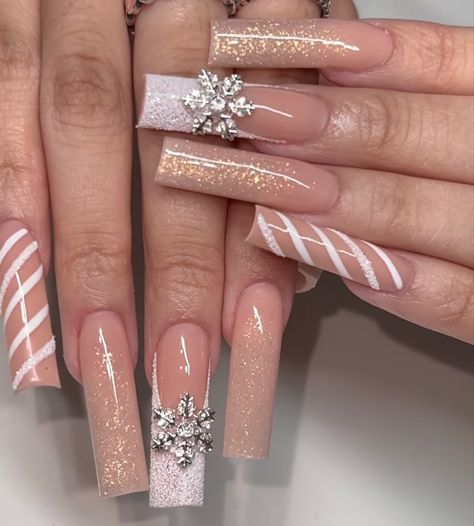 Bling Holiday Nails, Christmas Nail Inspo Pink, New Year’s Eve Casual Outfit, Nude Christmas Nail Designs, White Xmas Nails, Christmas Nails Long, Long Christmas Nails, Silver Christmas Nails, Pink Tip Nails