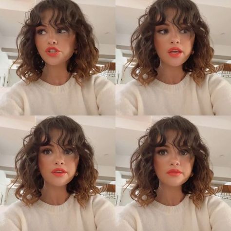 (3) Bookmarks / X Selena Gomez Curly Hair, Selena Gomez Bob, Stacked Bobs, Cortes De Cabello, Selena Gomez Pictures, Marie Gomez, Hair Reference, Love Hair, Makeup Inspo