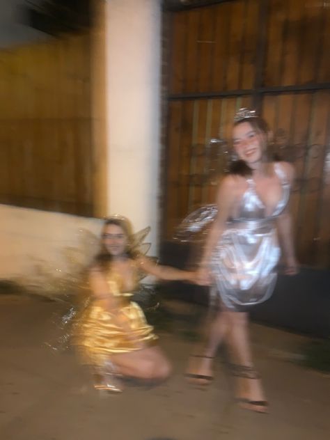 Gold and silver diy fairy costume for best friends Silver Costume Halloween, Silver Angel Costume, Gold Fairy Aesthetic, Silver Fairy Costume, Golden Costume Ideas, Silver Party Aesthetic, Silver Dress Costume, Gold Angel Costume, Gold Fairy Costume