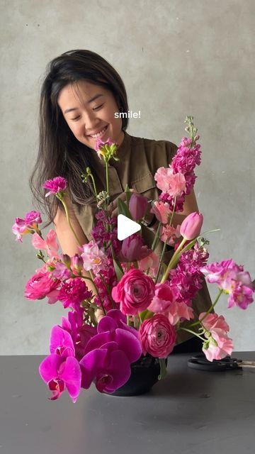 Trisha Liawati S. on Instagram: "ANOTHER 30s FLOWER VASE ARRANGEMENT with @baletonflowerchef 

Inspired by the fushia colours and different type of flowers make it dancing so beautifully on the vase. 
From the Orchid to the last flowers, that you have to guest! They are all gonna be my favourite pcs. 

This arrangement last for a week, but you have to fill it with the water daily. Do you know what im using for the arrangement? 
Comment down below! 

#tutorial #flowerarrangement #ranunculus #flower" Ranunculus Vase Arrangement, Ranunculus Vase, Pink And Orange Ranunculus, Pink Anthurium Arrangement, Ranunculus Purple, Different Types Of Flowers, Flower Vase Arrangements, Different Types, Vase Arrangements