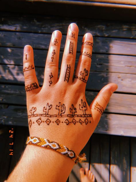 Western Henna Designs, Henna Designs Arm, Cool Henna, Cool Henna Designs, Cute Henna Tattoos, Henna Hand, Cute Henna, Western Design, Western Theme