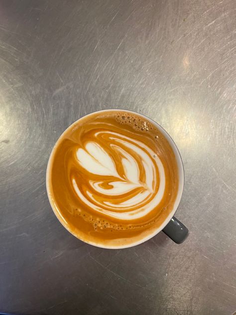 Latteart, coffee, barista, barista aesthetic, Café aesthetic, latte, cappuccino, coffee making, coffee inspo, coffee making, espresso, espresso machine, latte art heart, latte art aesthetic Latte Art Aesthetic, Heart Latte Art, Barista Aesthetic, Café Aesthetic, Making Coffee, Coffee Making, Coffee Barista, Cappuccino Coffee, Art Heart