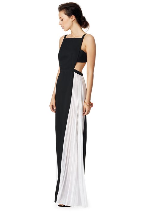 Square Space Gown by BCBGMAXAZRIA #renttherunway. AWESOME! YOU CAN ACTUALLY RENT THIS DRESS!!!! Long Cocktail Dress, Bcbgmaxazria Dresses, Indian Designer Outfits, Vestido Casual, Gala Dresses, Black White Fashion, White Fashion, Elegant Outfit, Pleated Dress