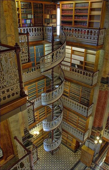 Garde Corps Design, Dream Library, Beautiful Library, State Capitals, Versace Home, Design Exterior, Stairway To Heaven, Spiral Staircase, Home Library