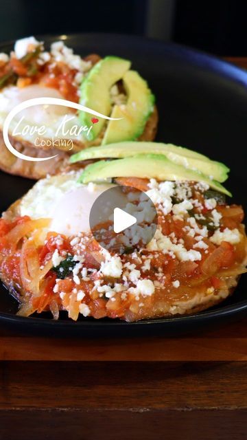 Huevos Rancheros Videos, Traditional Mexican Breakfast, Huevos Rancheros Recipe, Quick And Easy Meals, Chicken Bouillon, Mexican Breakfast, Mexican Kitchens, Traditional Mexican, Roma Tomatoes