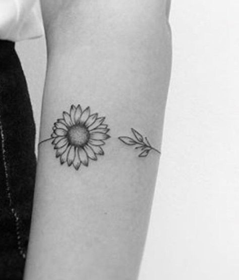 Sunflower Stick And Poke, Denitslava Makeup, Minimalistic Tattoo Ideas, Hebrew Tattoo, Tattoo Coverup, Minimalistic Tattoo, Sunflower Head, Small Sunflower, Small Pretty Tattoos