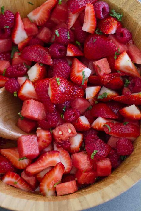 Watermelon, strawberries, raspberries and mint are combined with a simple lime syrup in this Crown Ruby Fruit Salad that you’ll be eating all summer long! Frozen Popsicle Recipes, Lime Syrup, Salad Watermelon, Raspberry Salad, Strawberries And Raspberries, Easy Fruit Salad Recipes, Taste And Tell, Fruit Salad Easy, Easy Pasta Salad Recipe