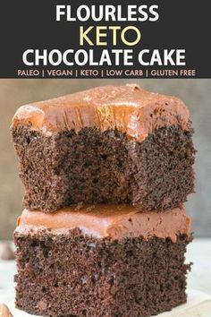 Flourless Keto Chocolate Cake (Paleo, Vegan, Low Carb, Gluten Free)- An easy healthy flourless keto chocolate cake recipe made with coconut flour and 100% sugar free and low carb! #flourlesscake #healthycake #ketogenicdessert #flourless #vegancake | Recipe on thebigmansworld.com Healthy Chocolate Cake Recipe, Dolce Poche Calorie, Healthy Chocolate Cake, Keto Cakes, Ketogenic Desserts, Keto Chocolate Cake, Flourless Cake, Postre Keto, Layered Cakes