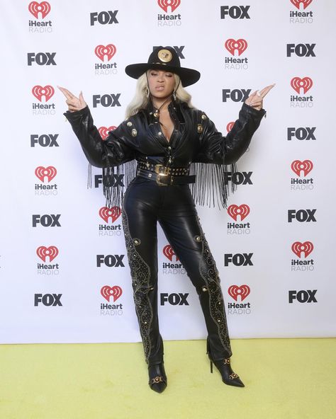 Beyonce Cowboy, Beyonce Instagram, Iheartradio Music Awards, Beyonce Photos, Queen Bee Beyonce, Black Cowgirl, Beyonce Knowles Carter, Beyonce Style, Beyoncé Giselle Knowles-carter