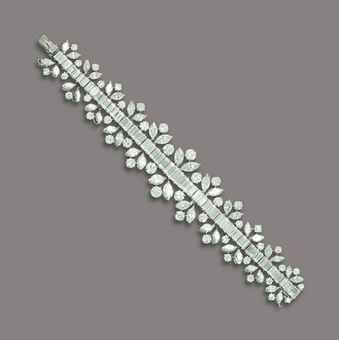 A DIAMOND BRACELET   Designed as a line of rectangular-cut diamonds, enhanced on both sides by marquise and brilliant-cut diamonds, mounted in platinum, 16.8 cm Bangle Diamond, Beautiful Bangles, Van Cleef And Arpels Jewelry, Sparkly Bracelets, Diamond Bangles, Diamond Bracelet Design, Diamond Jewelry Set, Jewelry Design Drawing, Diamond Necklace Designs