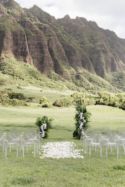 Breath-taking Oahu Elopement Featured on Destination I Do — Modern Elopement & Micro Wedding | Elope to Hawaii Oahu Elopement, Small Bridal Parties, North Shore Hawaii, Modern Elopement, Elopement Wedding Photography, Oahu Wedding, Modern Tropical, Gorgeous Sunset, Micro Wedding