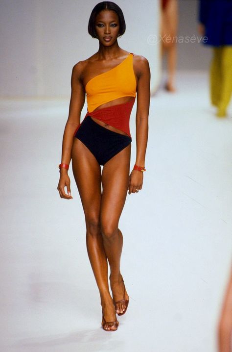 Naomi Campbell 90s, 90s Supermodels, Swimwear Model, 90s Models, Vintage Swimwear, Modeling Tips, Model Aesthetic, Fashion Figures, Fire Fits