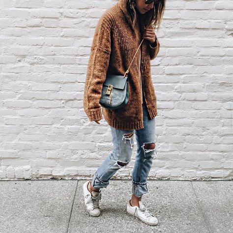 Golden Goose Francy. golden goose sneakers, golden goose trainers, golden goose, Sincerely Jules Style, Golden Goose Sneakers Outfit, Golden Goose Outfit, Dress And Sneakers Outfit, Julie Sarinana, Style Désinvolte Chic, Mode Tips, Goose Sneakers, Sneakers Fashion Outfits