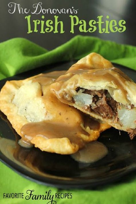 Irish Pasties, Irish Cooking, Irish Dishes, Irish Cuisine, Fingerfood Party, Scottish Recipes, St Patricks Day Food, Saint Patties, Mary Berry