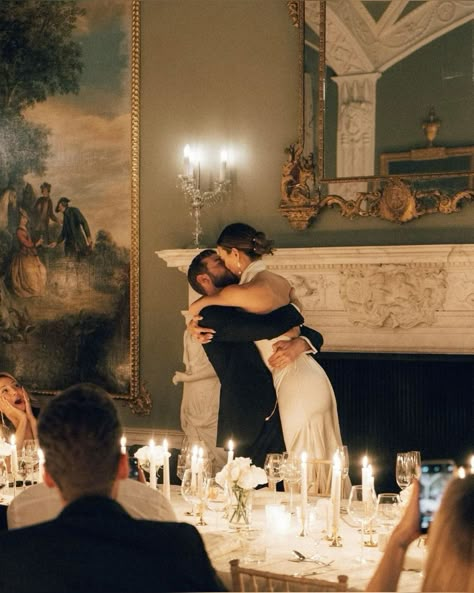 Air Bnb Wedding Venues, Academic Wedding, Moody Wedding Ceremony, Intimate Wedding Dinner, Intimate Dinner Party, Candlelit Wedding, 2024 Wedding Trends, Wedding At Home, Memphis Wedding