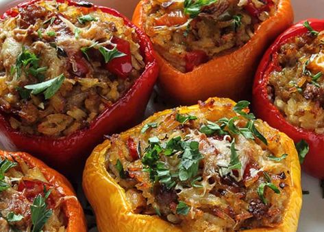 Romanian dishes - stuffed bell pepper Southwest Stuffed Peppers, Hungarian Dishes, Armenian Recipes, Bell Pepper Recipes, Hungarian Food, Romanian Food, Hungarian Recipes, Peppers Recipes, Tortillas