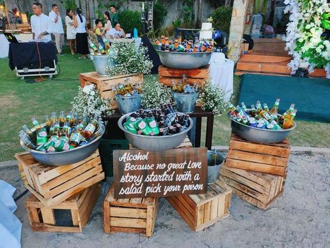 Wedding Beer Station, Beer Station, Rehearsal Dinner Themes, Wedding Drink Station, Decoration Buffet, Small Backyard Wedding, Backyard Reception, Rustic Modern Wedding, Country Theme Wedding