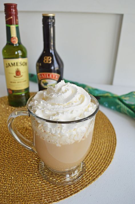 Irish Coffee Recipe with Baileys and Jameson - Planning Inspired Irish Coffee Recipe Whiskey, Baileys Irish Coffee, Irish Coffee Bar, Irish Coffee Recipe Baileys, Coffee With Baileys Irish Cream, Alcohol Cookies, Jameson Whiskey Drinks, Liquor Ideas, Baileys Recipes Drinks