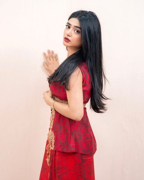 Sehar Khan (@seharkhan_official) • Instagram photos and videos Sehar Khan, Indian Photoshoot, Female Art Painting, Pakistani Dress Design, Pakistani Actress, Cute Love Couple Images, Cute Love Couple, Girls Dp, Pakistani Dresses