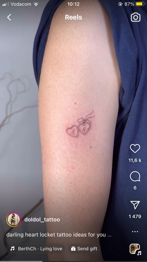 Small Dainty Memorial Tattoos, Lock It Tattoo, Lowkey Matching Tattoos, Heart Charm Tattoo, Locket Tattoos Simple, Unique Initial Tattoos, Small Locket Tattoo, Locket Heart Tattoo, Locket Initial Tattoo