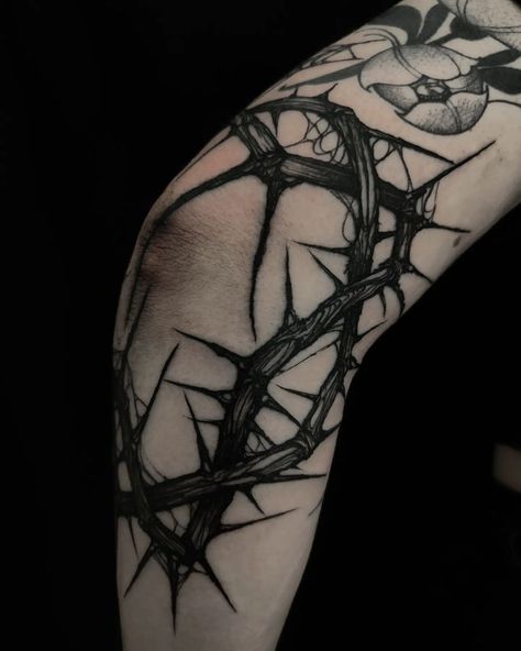 Thorns Knee Tattoo, Thorn Knee Tattoo, Goth Elbow Tattoo, Witchy Elbow Tattoo, Spooky Elbow Tattoo, Tattoo Thorns, Branches Tattoo, Connecting Tattoos, Thorns Tattoo