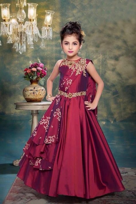 indian party wear outfits pins @nivetas Girly Wardrobe, Kids Gowns, Kids Party Wear Dresses, Kids Party Wear, Wedding Dresses For Kids, Kids Frocks Design, Gaun Fashion, Kids Gown, Birthday Girl Dress