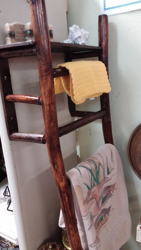 This old chair was given new life as a bathroom towel rack and shelf. $40.00 Upside Down Chair Shelf, Small Apartment Hacks, Diy Rustic Home, Chair Redo, Diy Wall Shelves, Old Chair, Old Chairs, Affordable Decor, Diy Furniture Renovation