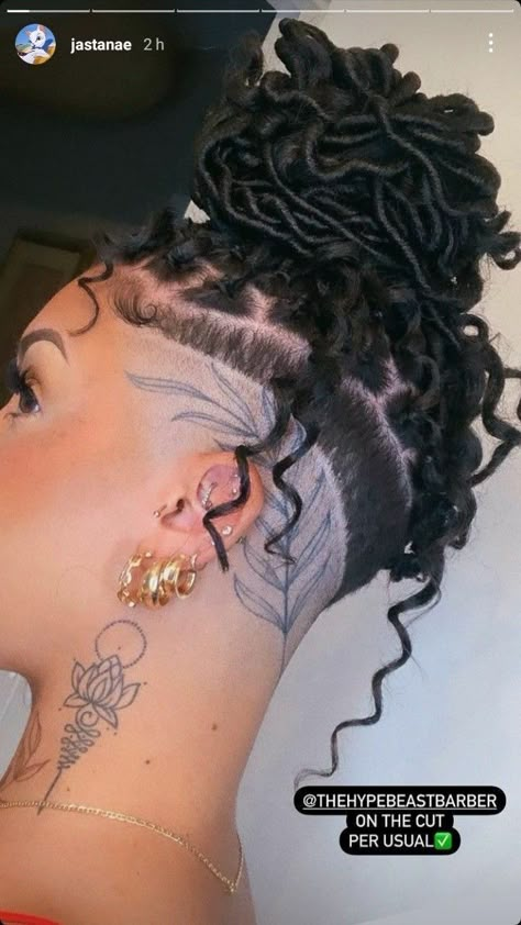 Fade With Braids For Women, Undercut And Braids Black Women, Braids In A Mohawk Style, Dread Undercut Women, Braids On Tapered Hair Shaved Sides, Braided Mohawk Hairstyles Shaved Sides, Dreads With Undercut Black Women, Braids On Top Shaved Sides, Undercut With Braids Black Women