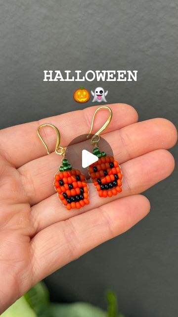 Simple Beaded Earrings, Halloween Beaded Jewelry, Thanksgiving Jewelry, Halloween Bracelet, Halloween Beads, Crafts For Girls, Halloween Earrings, Halloween Jewelry, Bead Jewelry