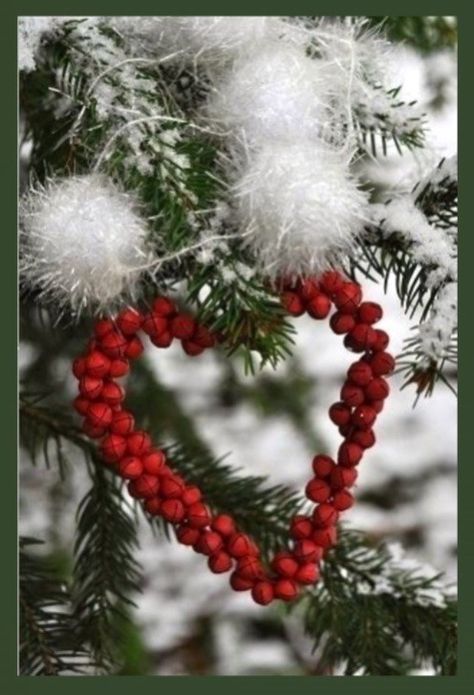 Christmas Hearts, Noel Christmas, Decorations Christmas, Christmas Love, Country Christmas, Christmas Joy, Red Berries, Winter Time, Yule