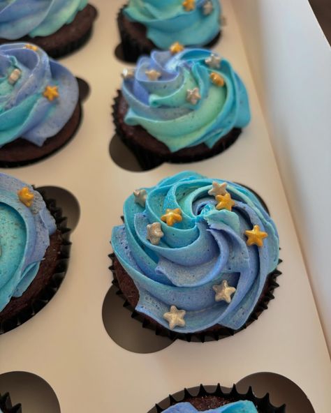 What pretty celestial cupcake! A very last minute order done in an hour. Two dozen cupcakes. Chocolate and vanilla with a celestial swirl of buttercream and stars! ⭐️ 🪐 Dozen Cupcakes, Space Cupcakes, Chocolate Cupcakes, Last Minute, Butter Cream, 1st Birthday, Swirl, Cupcake, Vanilla