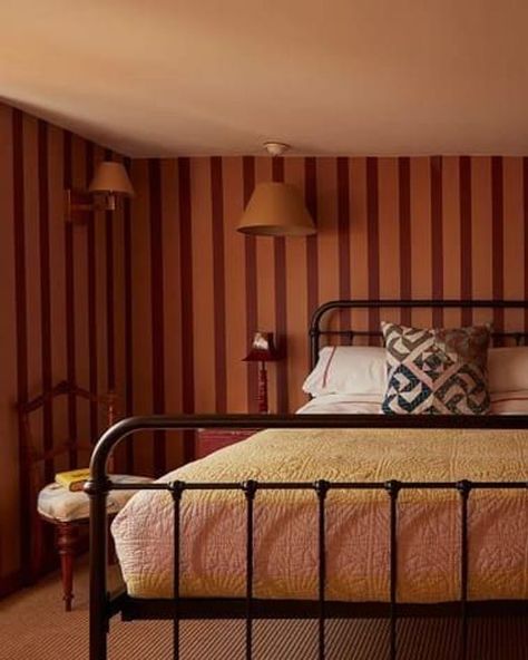 Red and orange striped bedroom. Brinjal Bedroom, Striped Wallpaper Bedroom, Striped Bedroom Walls, Striped Walls Bedroom, Brown Striped Wallpaper, Striped Ceiling, Blue Stripe Wallpaper, Striped Bedroom, Stripped Wallpaper