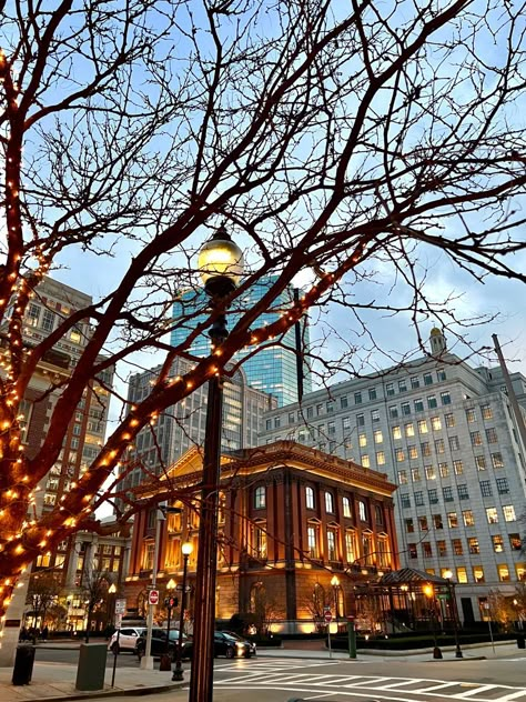 Boston Christmas Aesthetic, Boston In The Winter, Boston At Christmas, Boston Astetic, Northeastern University Aesthetic, Boston University Aesthetic, Boston City Aesthetic, Boston Vibes, Winter In Boston