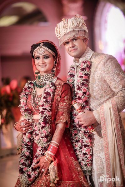 A Chic Delhi Wedding With Gorgeous Floral Decor And A Bride In Stunning Outfits | WedMeGood Var Mala Indian Weddings, Jaimala Designs Indian Weddings, Varmala Designs, Jai Mala, Wedding Varmala, Flower Mala, Shaadi Decor, Hindu Wedding Decorations, Indian Wedding Garland