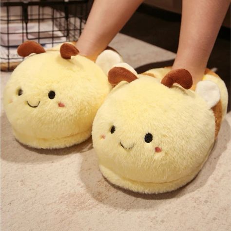 Super Cute And Stylish Ships In 5-10 Business Days Bee Slippers, Kawaii Slippers, Kawaii Bee, Slippers Cartoon, Faux Fur Heels, Fun Slippers, Duck Shoes, Cartoon Bee, Fur Heels