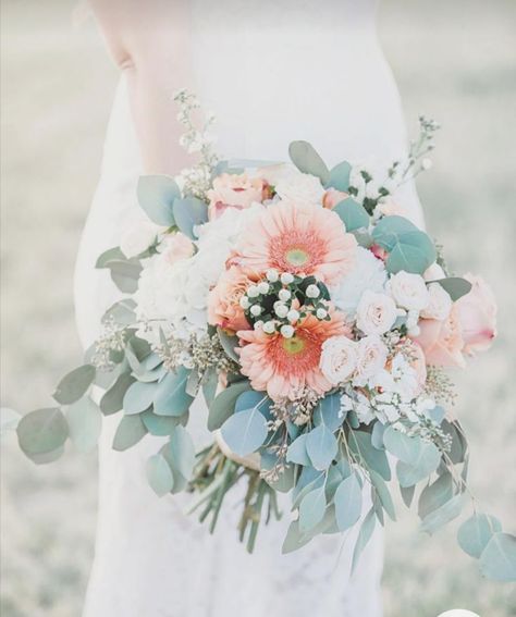 Daisy Bridal Bouquet, Daisy Bouquet Wedding, Gerbera Wedding, Gerbera Daisy Wedding, Gerbera Daisy Bouquet, Best Wedding Photos, Tall Wedding Centerpieces, Wedding Dress Ideas, Daisy Bouquet